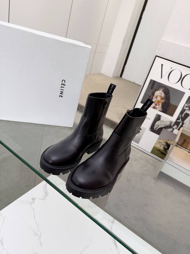 工厂p价 女装女鞋 运动原单 Celine 赛琳 2025秋冬新款切尔西短靴鞋面采用小牛皮油边工艺一款经典穿搭永不过时 内里：羊皮，面料：头层小牛皮 码数35-