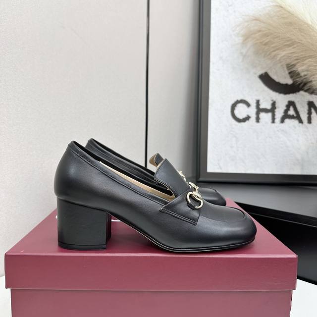 工厂p价 女装女鞋 运动原单新品，原版楦形开发、专柜同步 面料，混种羊皮‘ 内里，羊皮 大底 真皮大底 34－42 34.40.41.42定做 跟高，5.5Cm