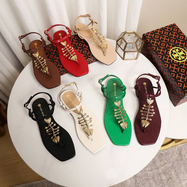 工厂p价 女装女鞋 运动原单，托里伯奇平底夹凉最新款，简单时尚，原板饰扣开模，官网同步色，黑色，米白色，红色，绿色，杏色，土黄色，酒红色，码数35 43，橡胶底