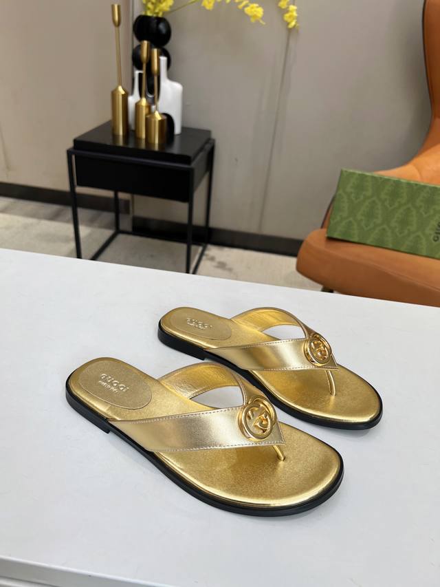 工厂p价 女装女鞋 运动原单古奇最新款拖鞋火爆上市。原版鞋一比一复制。原版五金扣开模。穿脚非常舒服，大牌名星最爱的奢侈品。面料釆用小牛皮，内里羊皮，面料牛皮颜色