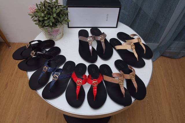 工厂p价 女装女鞋 运动原单古奇最新款火爆上市。原版鞋一比一复制。穿脚非常舒服，大牌名星最爱的奢侈品。经典高档而华丽的完美结合。为你展现出高贵不凡的人生气质。面