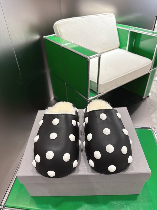 工厂p价 女装女鞋 运动原单 K002 Balenciaga 巴黎世家阿童木款厚底毛毛拖 时装博主与欧美明星大爱款 冬季必备款 时尚却不过分张扬鞋面磨砂皮 内里