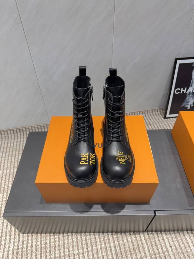 工厂p价 女装女鞋 运动原单 独家顶级版本 L*V驴家2025Vs早秋最新爆款靴子系列 情侣打印短靴 重工打造，法国代购原版回来，历经数月全部私模打造，确保所有