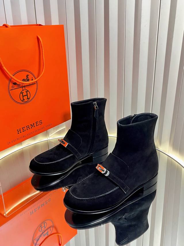 工厂p价 女装女鞋 运动原单，时尚气质短靴，2025爱新款Kelly扣平底短靴，酷飒有范好穿女靴，侧拉链设计穿脱超方便，日常搭配牛仔裤，连衣裙都很有格调，实物实