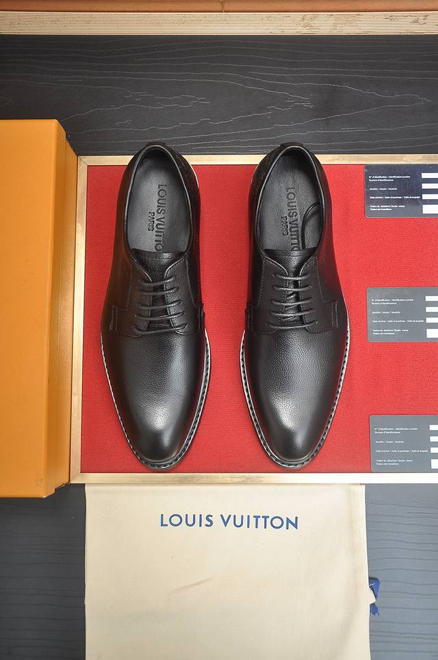 调工厂p价 男装男鞋 运动原单 Lv 全高端羊内里 Lv最新真皮商务西装鞋官网同步上市，意大利进口 头层牛皮一比一重金打造，官网1:1橡胶大底。穿着百搭，高档不