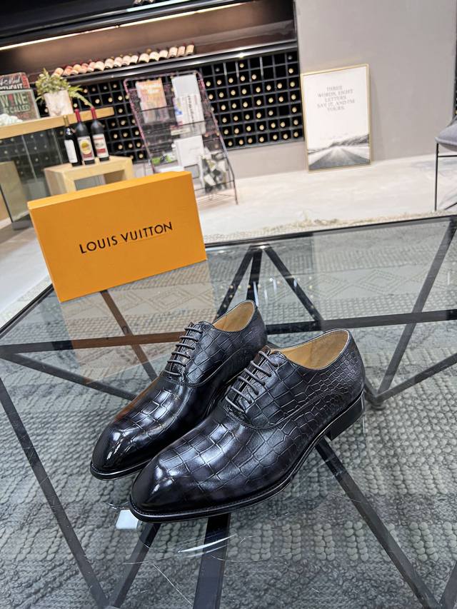 调工厂p价 男装男鞋 运动原单 L 顶级代购 路 炸街男神真皮大底皮鞋专柜同步发售原厂配置，意大利进口 皮，全进口水染 皮里垫，鞋底：原厂特供原版底超级舒适，原