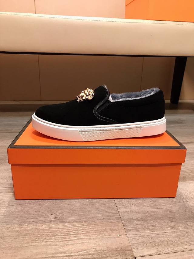 出厂价pp 范思哲 最新款休闲时尚鞋爆款版型简洁大气 专属独有的最新品牌元素鞋面优质进口磨砂皮，保暖绒里！时尚又大方，耐磨橡胶大底！实物拍摄码数：38-44