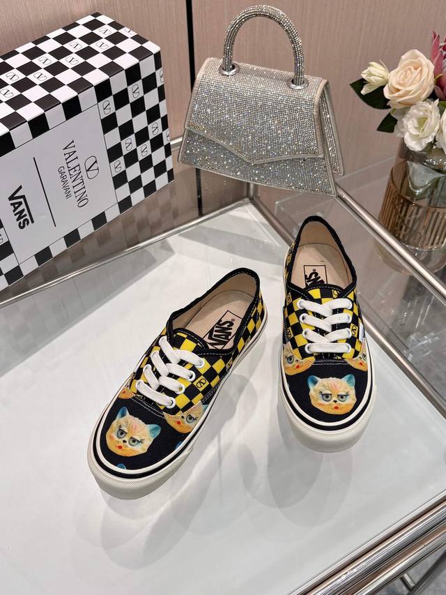 实价 Valentinowans联名华伦天奴携手 Vans 发布全新联名运动鞋 融合 Valentino 意式高定美学与 Vans 自由本真精神 赋予经典鞋履跨