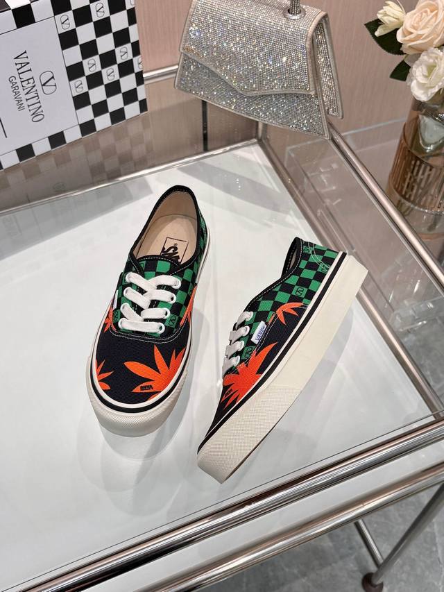实价 Valentinowans联名华伦天奴携手 Vans 发布全新联名运动鞋 融合 Valentino 意式高定美学与 Vans 自由本真精神 赋予经典鞋履跨