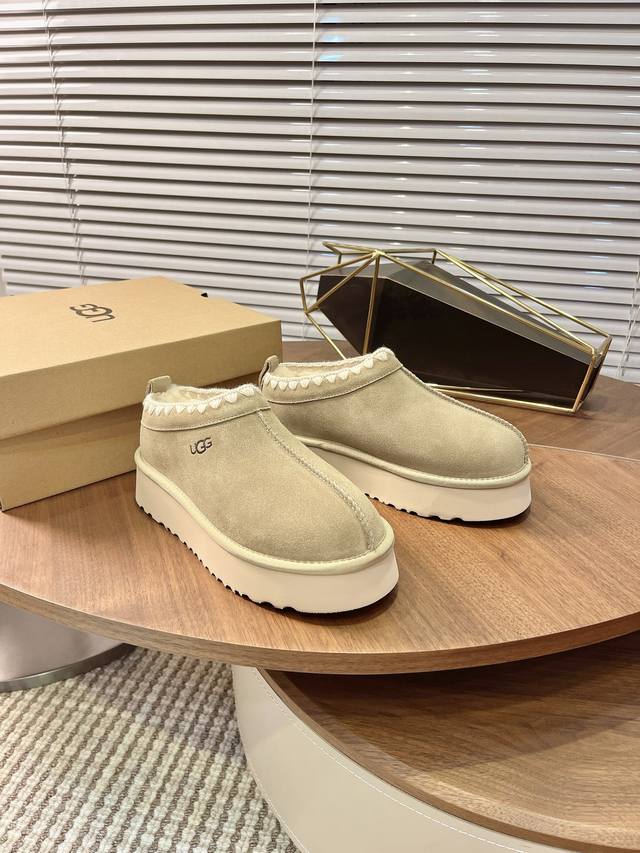 实价 Ugg Tazz油叽叽#秋冬新品塔茨Tazz厚底羊毛 毛拖鞋一脚蹬毛毛鞋雪地靴 新款毛拖采用民族风编织刺绣复古又时髦，超舒适一脚蹬，超多明星在穿，Ins小