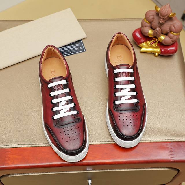 工厂p价 Berluti 伯尔鲁帝 爆款鞋顶端品牌奢侈顶级～质量 。 最新時尚休闲鞋..鞋面選用原版头层牛皮制造 水染皮内里 原版个性时尚柔软橡膠耐磨防滑大底，