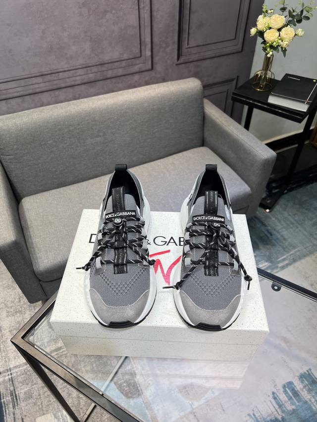 Dolce&Gabbana杜嘉班纳 D&G最新款 飞织鞋 休闲 运动鞋 原版购入开发 做货 Dg最新爆款休闲鞋，鞋舌带有品牌标志性细节，时尚百搭，可为各式造型增