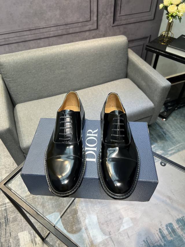 Dior迪奥高端男士精品休闲皮鞋，鞋面进口牛皮，水染牛皮内里，进口真皮大底，完美细节无可挑剔，标准码39-44 38 45定做不退不换