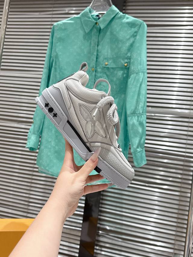 带芯片款 Lv驴牌L家Skate 系列 最新配色 Tariner运动鞋 四叶草 滑板鞋 情侣款 复古篮球鞋 原版购入开发 做货 本款 Lv Skate 运动鞋以