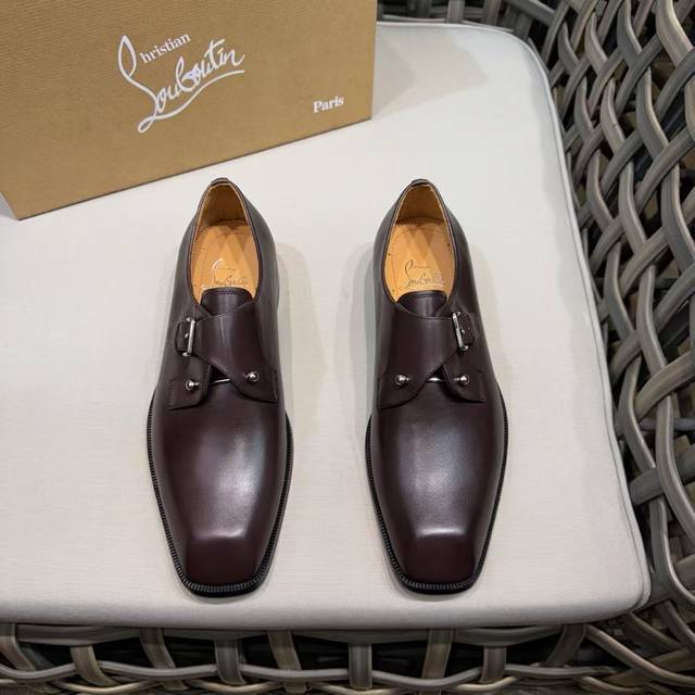 Christia* Loubouti* 高端男士商务正装皮鞋｜经典红底鞋｜原版进口头层牛皮｜标志性铆钉装饰｜水染牛皮内里｜意大利进口红色牛皮大底｜高端奢华｜完美