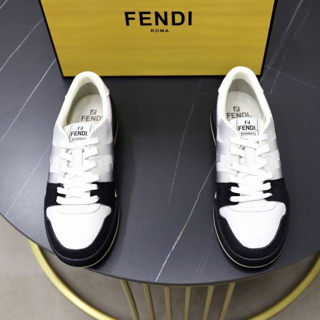 出厂价pp： 情侣款 顶级原单 品牌：芬迪 Fendi 尺码：35-44 男38、45定制 等级：原单品质 高版本 材料： 进口原版牛皮拼接 优质舒适内里 原版