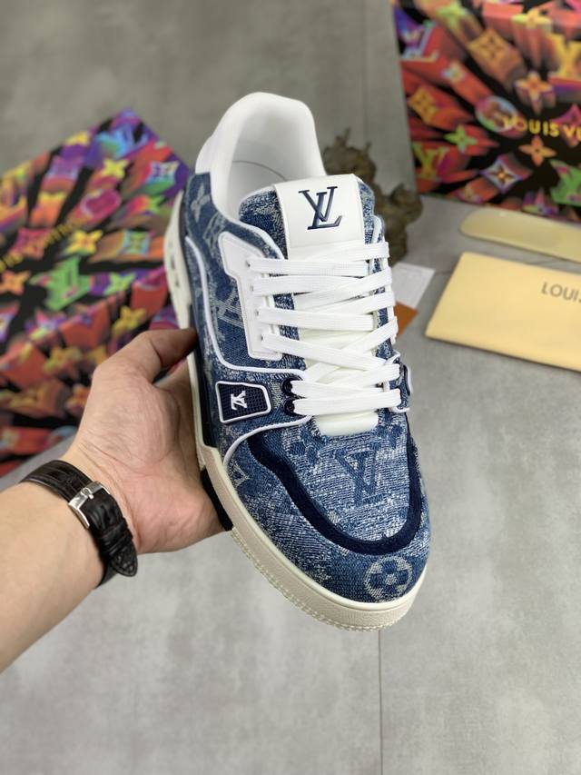 工厂p价p 实价 Louis Vuitton 原单 新款Lv路易威登 * Lv经典潮鞋！选用进口原版牛皮 水染牛皮内里.最新款原版耐磨橡胶组合大底！高品质精品！