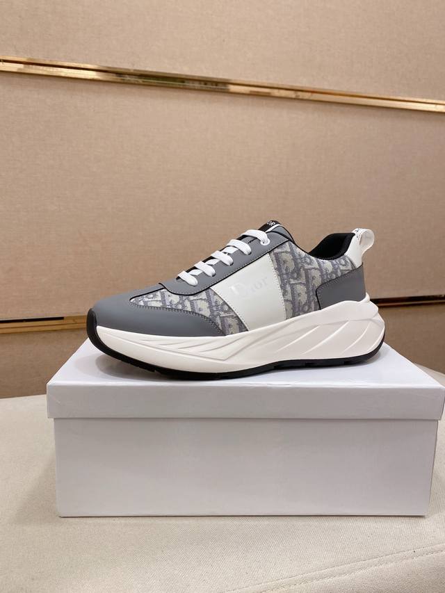 工厂p价 迪奥 Dior 新款休闲运动风男鞋，全新春夏季款设计，完美做工，系带懒人款打造装柜品质，鞋面：进口头层牛皮，羊皮内里柔软舒适，超轻Tpu耐磨大底、简约