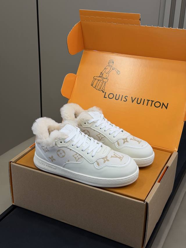 顶级品质 Lv Fw 25 New Arrival～ 经典运动鞋 ，皮毛一体内里 上交真的很舒爽，轻盈保暖，冬日绝绝子啊 Size 35-41
