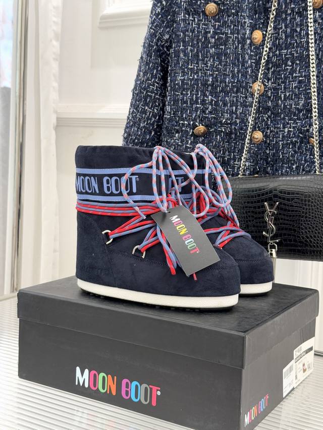厂价 Moon Boot经典爆款滑雪月亮靴 雪地靴系列 当凛冽寒风裹着碎雪漫过雪原 当滑雪道的弧线在纯白天地间延展 月亮靴携经典基因与硬核性能而来 既是征服冰雪