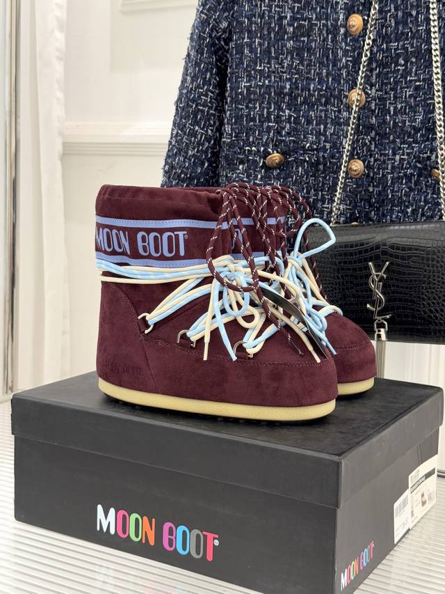 厂价 Moon Boot经典爆款滑雪月亮靴 雪地靴系列 当凛冽寒风裹着碎雪漫过雪原 当滑雪道的弧线在纯白天地间延展 月亮靴携经典基因与硬核性能而来 既是征服冰雪