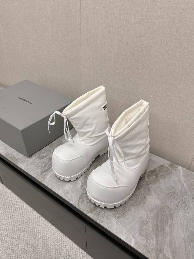 Balenciaga巴黎世家滑雪系列Skiwear最新款情侣阿拉斯加雪地靴 正品Rmb12510购入开发 完美复刻 设计师推出探索时尚界对于原创与挪用的概念、以
