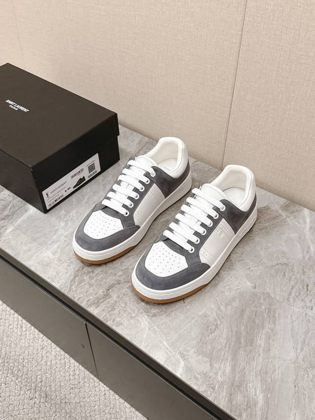 男装10 Saint Laurent圣罗兰最新情侣款休闲鞋 小白鞋 超多明星时尚博主种草 朴彩英Rose同款 简约厚底设计 鞋身外侧压Ysl品牌Logo金色标志