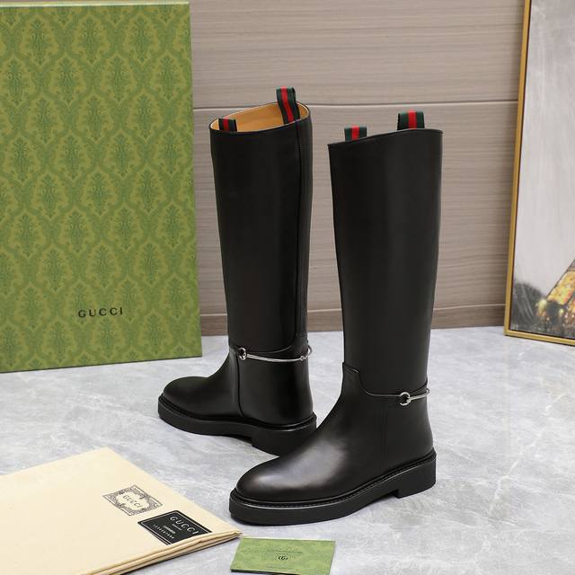 正出常货 后售 奇古 Gucci 秋冬修长型造马衔马扣术靴裸 走秀切款西尔靴顶级购代进口光丝短绒靴工重艺所有制整作做个工与原一版致！ 这款靴甄子选进口丝光绒制皮