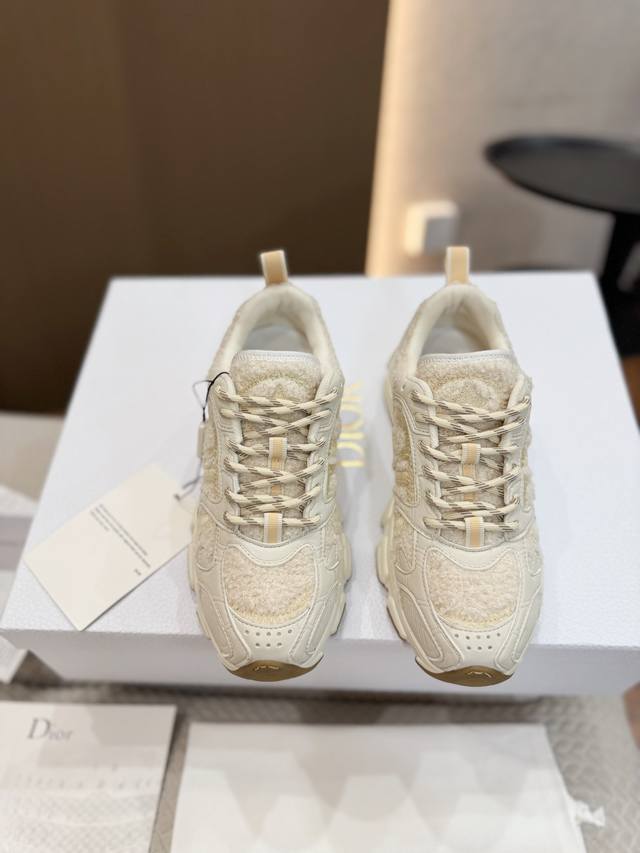 工厂p价 Dior Chrono 迪奥高版本. 原版开发全新Tpu吸膜超轻极软组合大底. 运动风格 运动鞋..老爹鞋.. 上脚超美超赞..各路明星网红纷纷上脚.