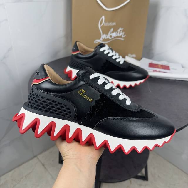 Cl 红底鞋 新款 引领时尚 四季百搭情侣款。面料 ；头层牛皮+加进口透气双层帆布 Tpu双色防滑耐磨大底。全套包装 Size 35-48码。