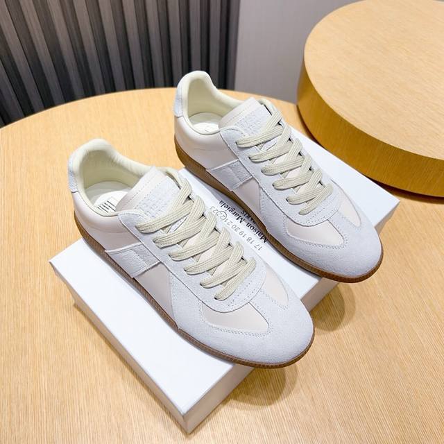 工厂p 马吉拉德训鞋 Maison Margiela Mm6经典德军新款鞋，最早把德训鞋带入时尚鞋履的品牌，经典的版面造型，历久弥新，高格调时尚宝宝一直对它青睐