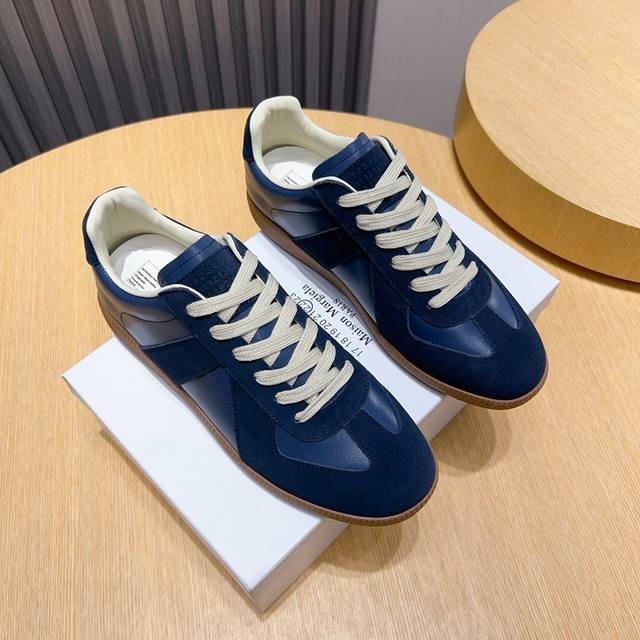 工厂p 马吉拉德训鞋 Maison Margiela Mm6经典德军新款鞋，最早把德训鞋带入时尚鞋履的品牌，经典的版面造型，历久弥新，高格调时尚宝宝一直对它青睐