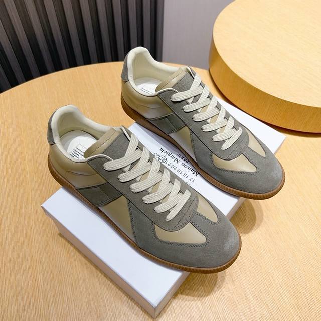 工厂p 马吉拉德训鞋 Maison Margiela Mm6经典德军新款鞋，最早把德训鞋带入时尚鞋履的品牌，经典的版面造型，历久弥新，高格调时尚宝宝一直对它青睐