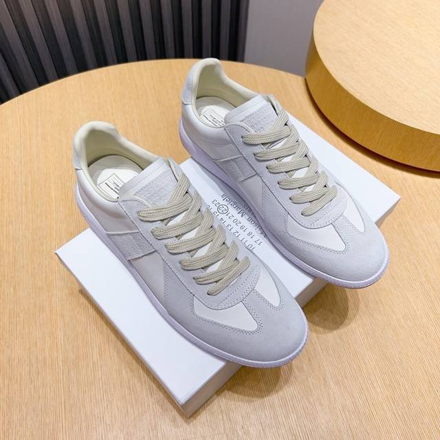 工厂p 马吉拉德训鞋 Maison Margiela Mm6经典德军新款鞋，最早把德训鞋带入时尚鞋履的品牌，经典的版面造型，历久弥新，高格调时尚宝宝一直对它青睐