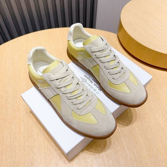 工厂p 马吉拉德训鞋 Maison Margiela Mm6经典德军新款鞋，最早把德训鞋带入时尚鞋履的品牌，经典的版面造型，历久弥新，高格调时尚宝宝一直对它青睐