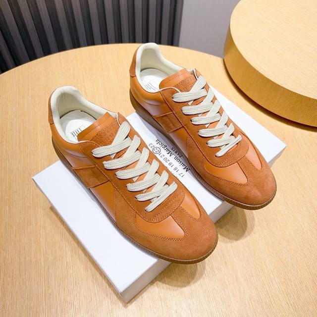 工厂p 马吉拉德训鞋 Maison Margiela Mm6经典德军新款鞋，最早把德训鞋带入时尚鞋履的品牌，经典的版面造型，历久弥新，高格调时尚宝宝一直对它青睐