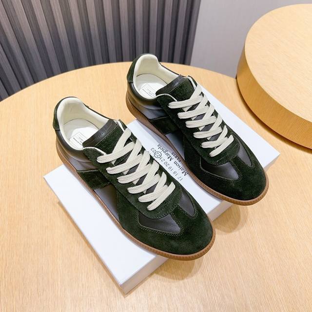 工厂p 马吉拉德训鞋 Maison Margiela Mm6经典德军新款鞋，最早把德训鞋带入时尚鞋履的品牌，经典的版面造型，历久弥新，高格调时尚宝宝一直对它青睐