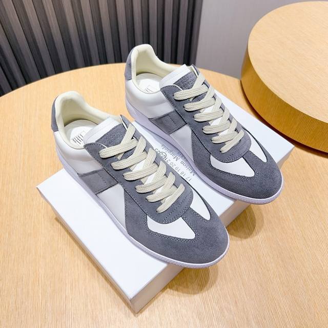 工厂p 马吉拉德训鞋 Maison Margiela Mm6经典德军新款鞋，最早把德训鞋带入时尚鞋履的品牌，经典的版面造型，历久弥新，高格调时尚宝宝一直对它青睐