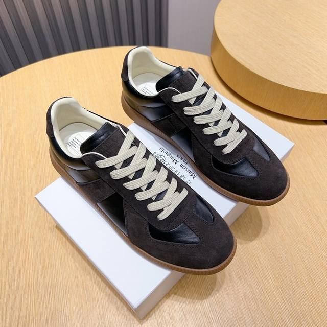工厂p 马吉拉德训鞋 Maison Margiela Mm6经典德军新款鞋，最早把德训鞋带入时尚鞋履的品牌，经典的版面造型，历久弥新，高格调时尚宝宝一直对它青睐