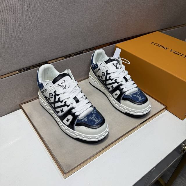 出厂价pp Lv～ 男士休闲鞋 2025Z柜同步发售 码数:38-44# 2个颜色鞋面选用多材质拼接网布内里，舒适透气，鞋底：原版舒适耐磨大底，实物拍摄实物更赞