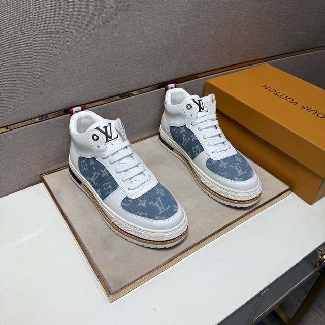 出厂价pp Lv～ 男士休闲鞋 2025Z柜同步发售 码数:38-44# 2个颜色鞋面选用多材质拼接真皮内里，舒适透气，鞋底：原版舒适耐磨大底，实物拍摄实物更赞