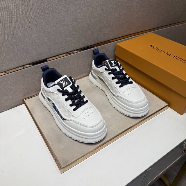 出厂价pp Lv～ 男士休闲鞋 2025Z柜同步发售 码数:38-44# 2个颜色鞋面选用多材质拼接网布内里，舒适透气，鞋底：原版舒适耐磨大底，实物拍摄实物更赞