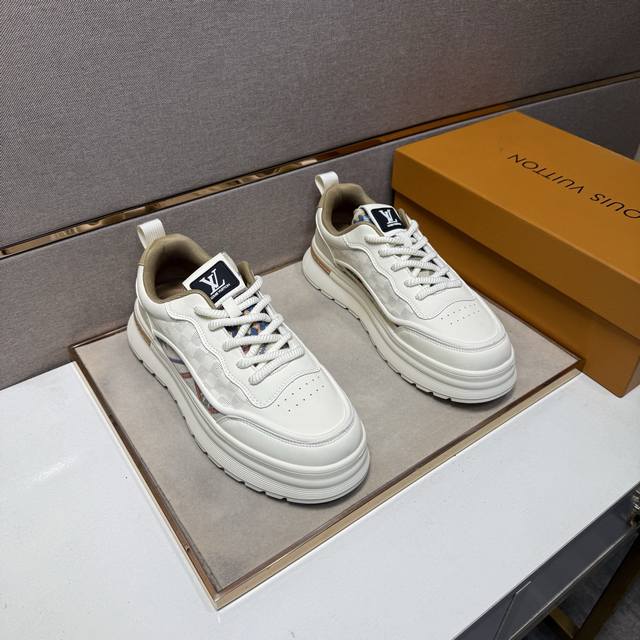 出厂价pp Lv～ 男士休闲鞋 2025Z柜同步发售 码数:38-44# 2个颜色鞋面选用多材质拼接网布内里，舒适透气，鞋底：原版舒适耐磨大底，实物拍摄实物更赞