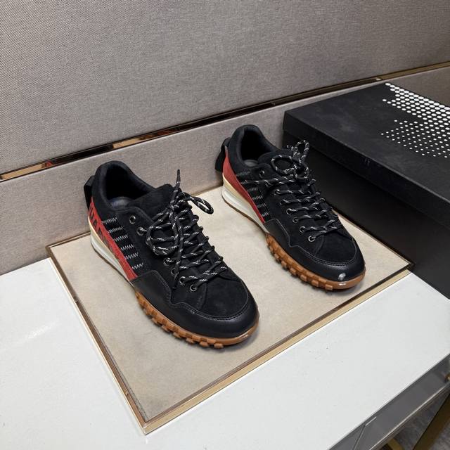 出厂价pp D2～ 男士休闲鞋 2025Z柜同步发售 码数:38-44# 1个颜色鞋面选用多材质拼接网布内里，舒适透气，鞋底：原版舒适耐磨大底，实物拍摄实物更赞