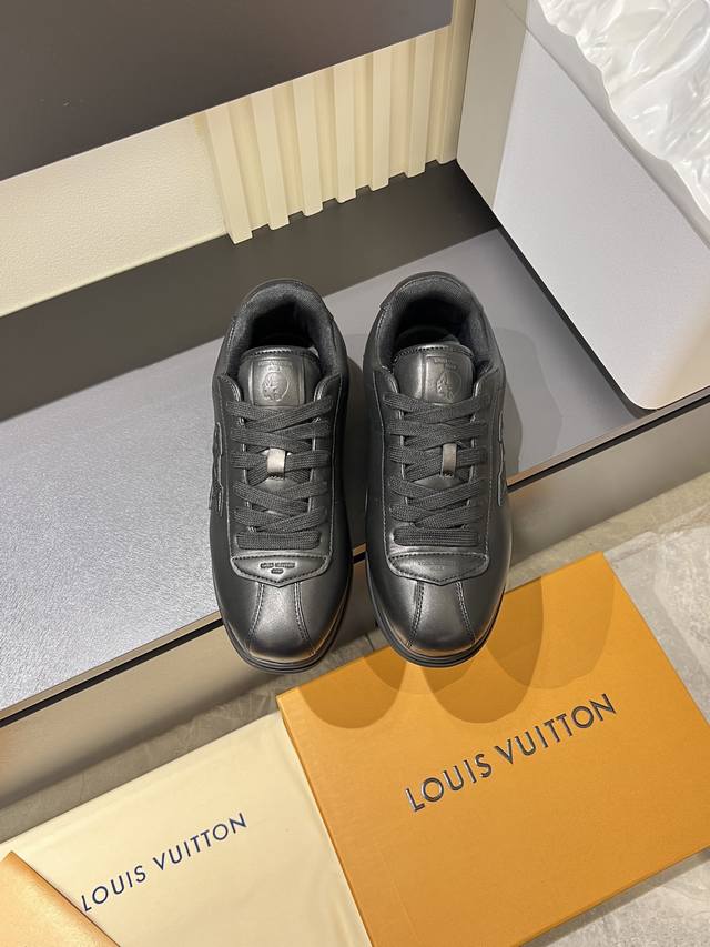 Louis Vuitton 路易威登 高端品质 原单休闲运动鞋 鞋面：纳帕小牛皮.彩印品牌图腾、鞋身车缝品牌模块、鞋头.鞋舌.后跟；空压品牌Logo 内里：品牌