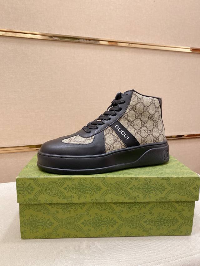 工厂p价 古奇Gucci 官网最新款休闲时尚男鞋，爆款版型简洁大气，潮男专属.独有的官网最新品牌元素元素古奇原版装饰，时尚又大方，面料原版牛皮羊皮内里，官网指定