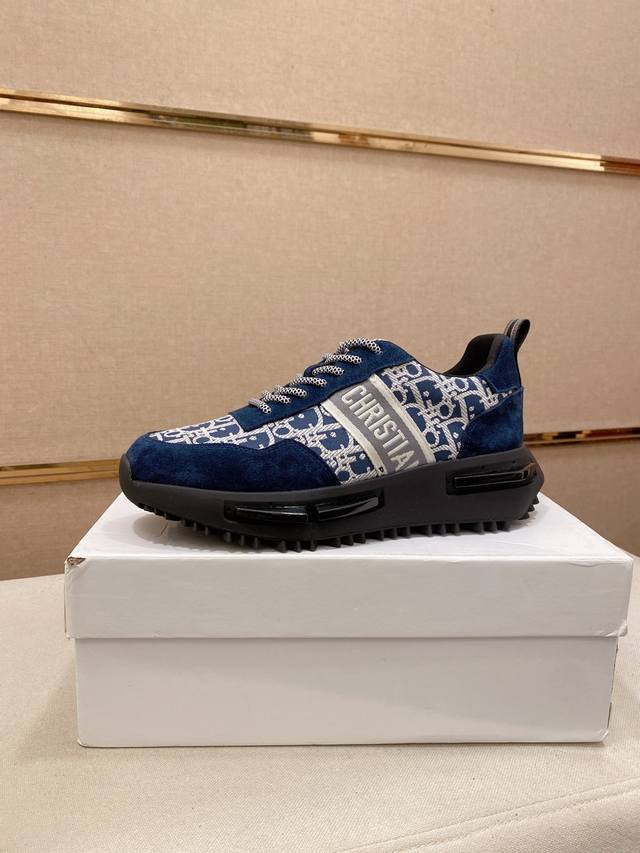 工厂p价 迪奥D 新款专柜同步发售，鞋面意大利进口头层牛皮，全进口羊皮内里，完全1比1复刻，鞋底：原厂特供原版底，独家活动成型底超级舒适，原厂跟单货，高品质，可