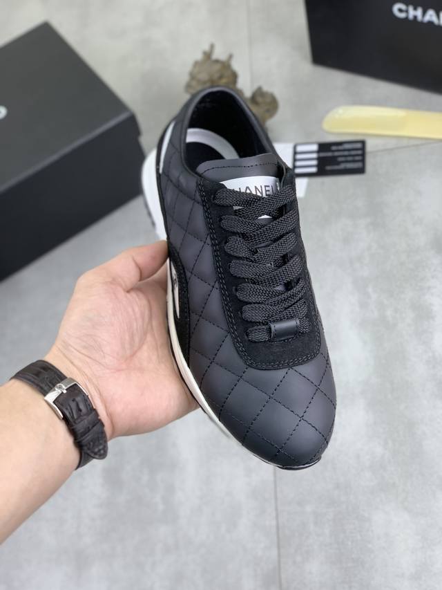 工厂p价p 实价 香奈儿- Ch Nel 女款运动鞋 面料意大利进口牛反绒拼色小牛皮而成 多种拼色+反光边料的设计感 透气舒适内里 时髦精必入码数：35-39