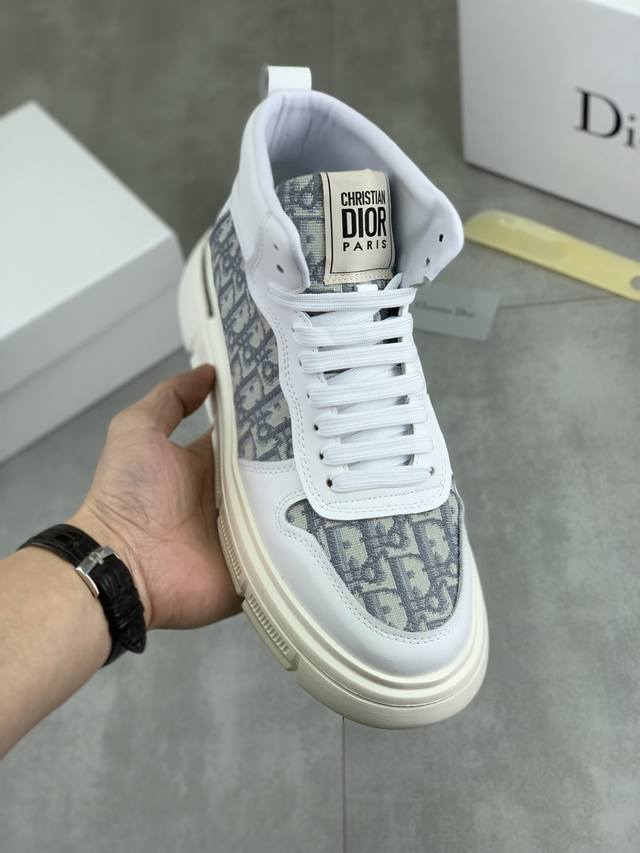 工厂p价p 实价 Dior 迪奥原版系带高帮男鞋 经典款休闲鞋本款是官方主打经典款，质量，原厂名师制作，采用优质牛皮配原版材料舒适透气网布內里猪皮鞋垫，完美楦型