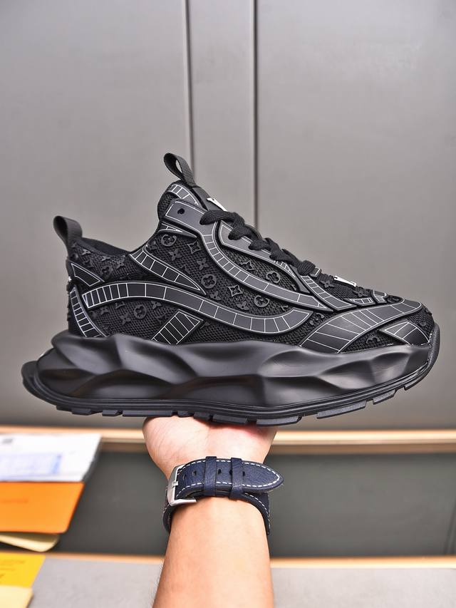 Louis Vuitton 路易威登 新品米兰时装走秀款Lv家标志，大咖风范，时尚潮人必备进口网面搭配高科技滴胶工艺牛皮透气网里真皮垫脚特供发泡大底码数38-4